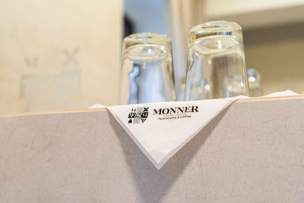 Monner *